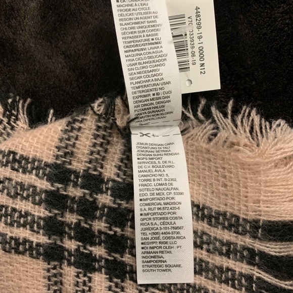 NWT 3pcs Old Navy Fringed Oversized Flannel Scarf for Women - Picture 12 of 13